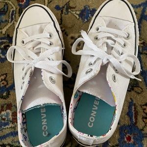 Converse all stars women size 7